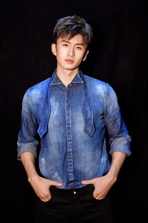 p>张云龙,1988年3月2日出生于辽宁省大连市,中国内地男演员,歌手