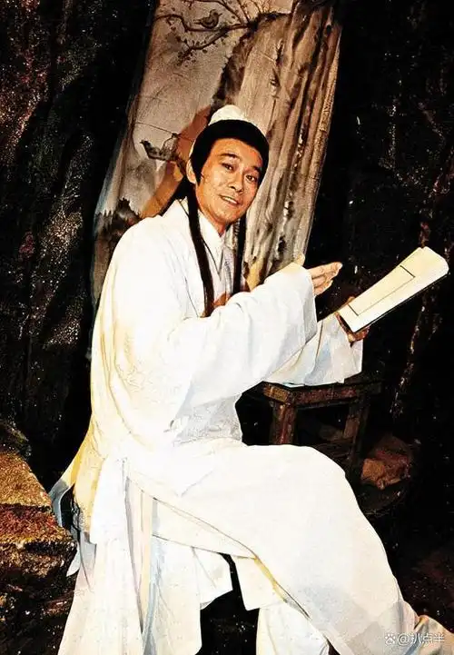 已经76岁的香港艺人郑少秋,近几年虽仍活跃于各种影视作品,还在一些