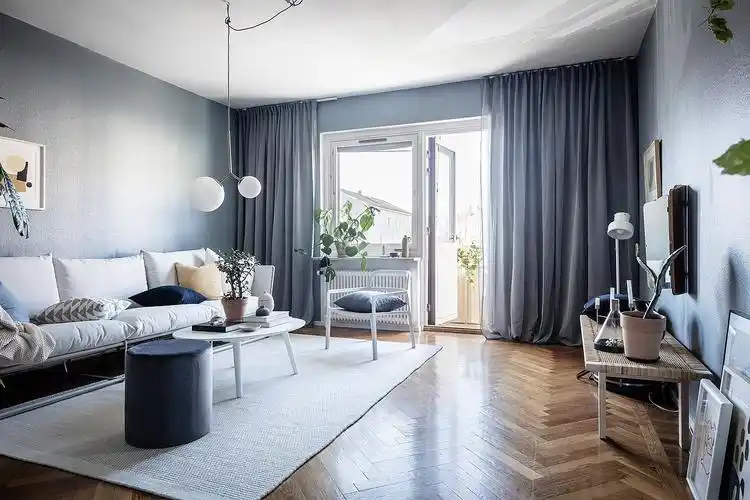 单身公寓 | 雾霾蓝,双球泡灯,餐厅分区 linnéa