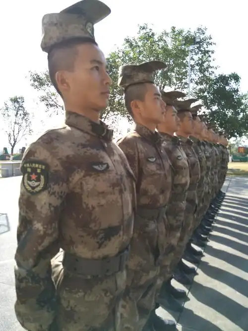 威武笔挺的军姿是这样炼成的!兵哥哥的绝招和神器可不一般!