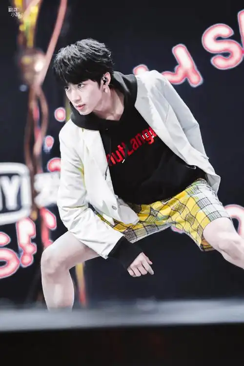 喜欢短裤嘿嘿好帅好帅的耀文宝宝@时代少年团-刘耀文99下一棒13:00