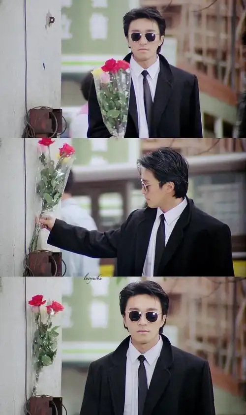 周星驰体验离子烫黑长直照片真"婀娜"!