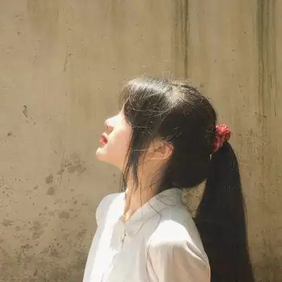 侧脸女头像简单干净图片