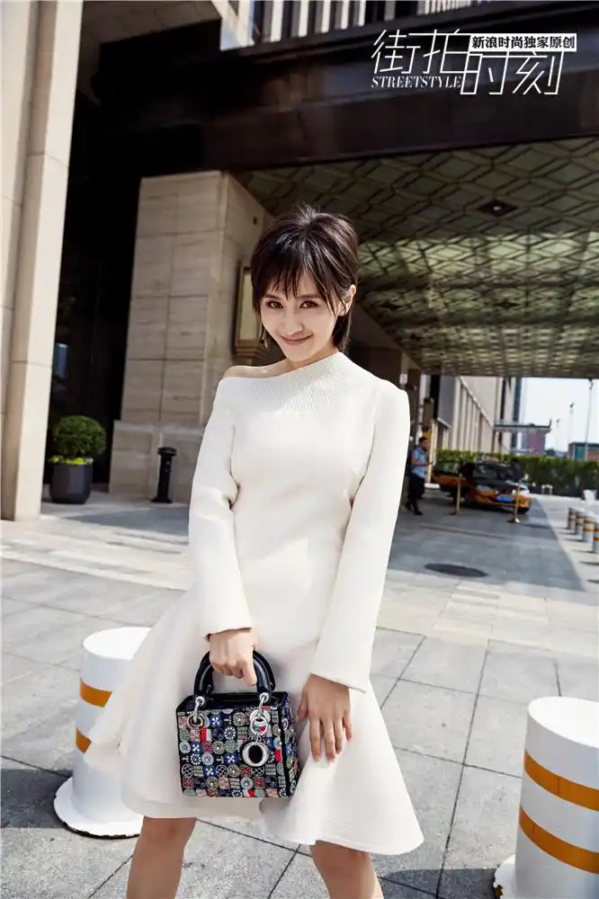 王子文挥洒色彩潇洒入秋