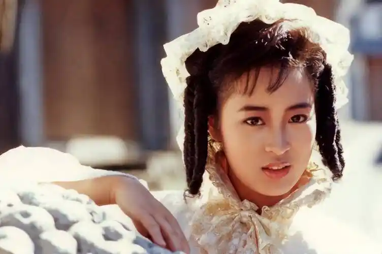 黎美娴:与梁朝伟有缘无分,三度被抛弃,隐退后终于遇真爱_感情_曾华倩