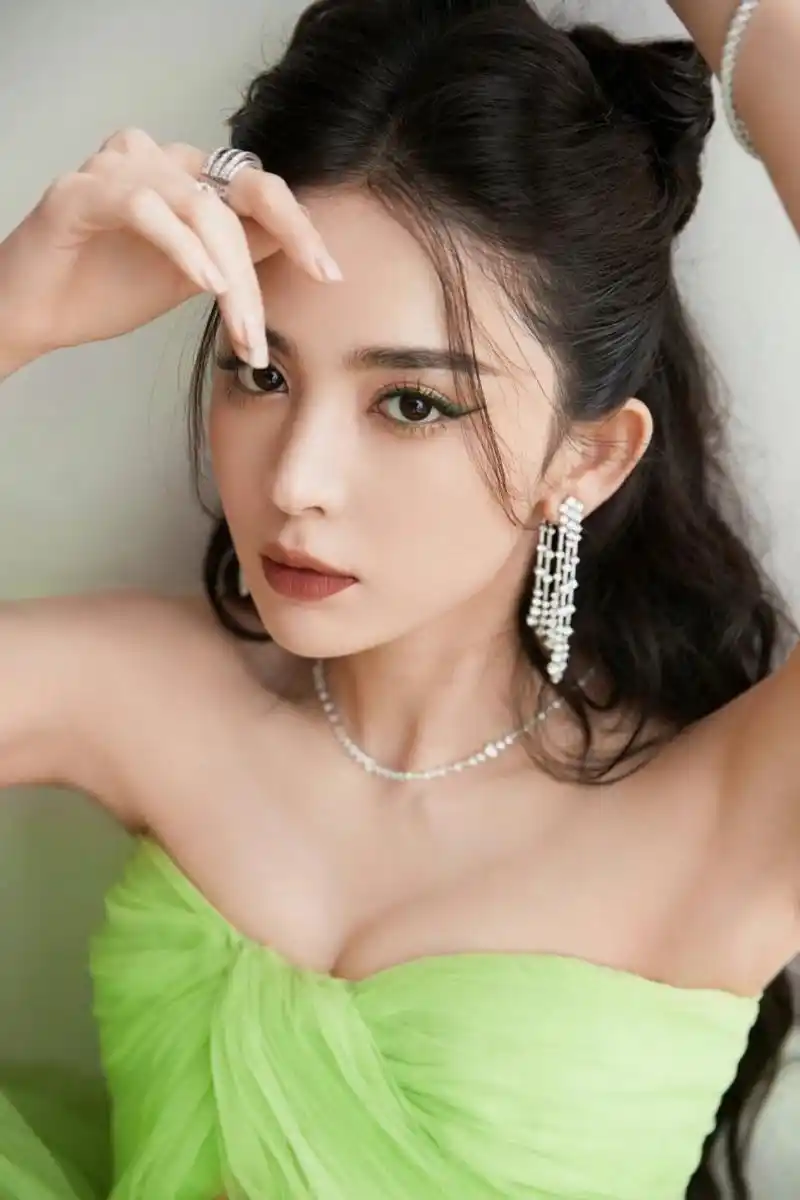 古力娜扎,绿色穿搭唯美写真