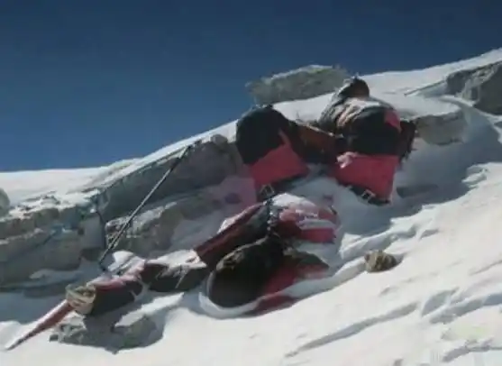 触目惊心!珠穆朗玛峰上无人掩埋的尸体