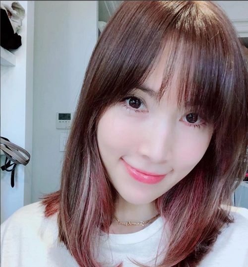 陈若仪晒美照身材纤细大长腿抢镜