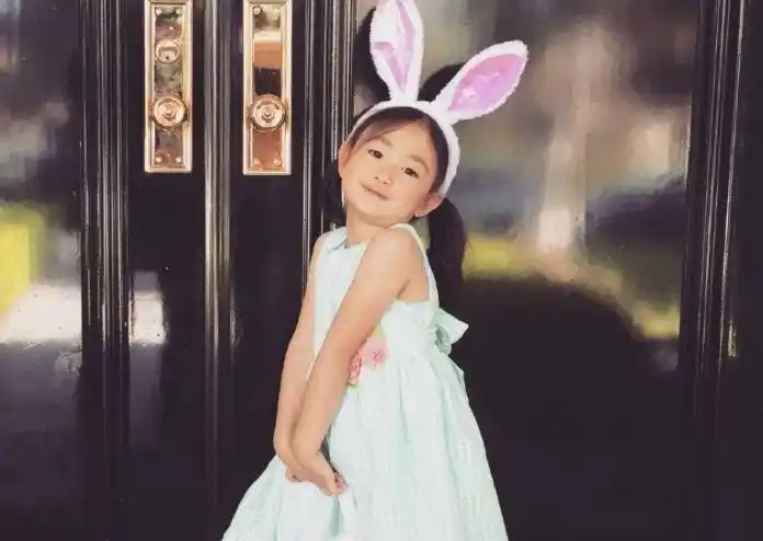 李小鹏女儿"毁容式"长大,萌娃脸变国字脸,浪费了好基因!_奥莉