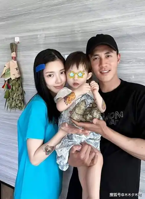 杜淳老婆就餐被大面积烫伤,现场一片狼藉过程惊险_王灿_孩子_生活