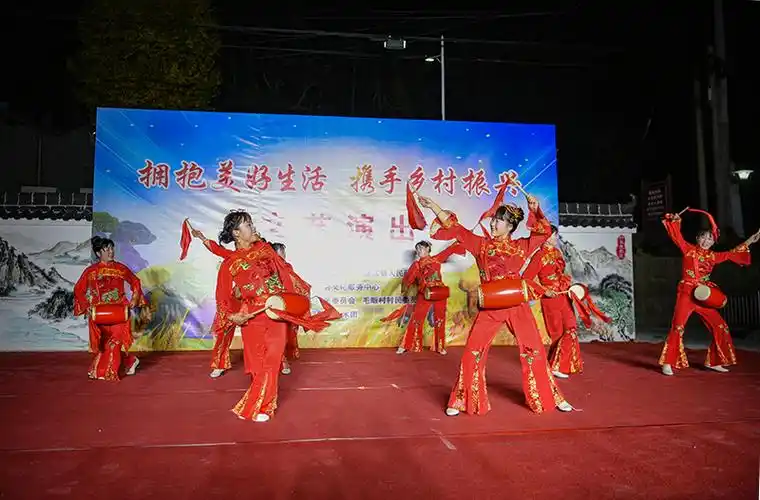 唱响乡村大舞台讴歌农村大变化