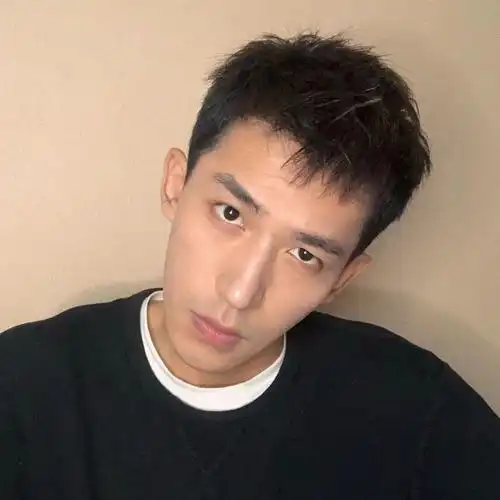 4cm"短碎发" | 这个发型真的适合男孩子—4cm"短碎发"的发型真的