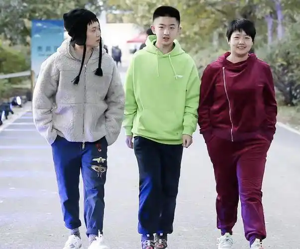 于谦13岁儿子于思洋近照曝光,颜值身高都在线,比妈妈高出半个头