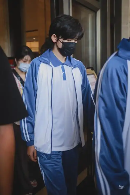 宋亚轩蓝白校服路透##宋亚轩萌探探探案