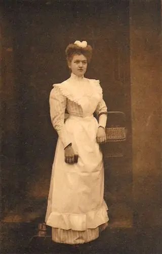 老照片二十世纪初的英国女佣2