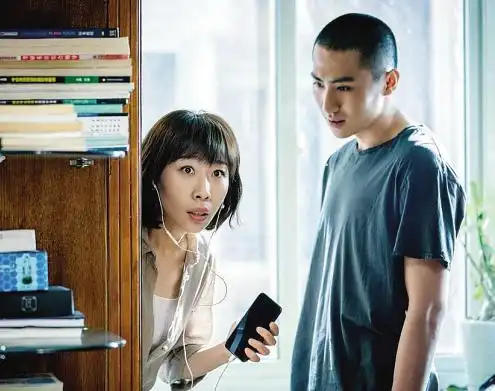 半个喜剧是一部非典型意义喜剧片,喜剧空间有戏谑中的理性逻辑