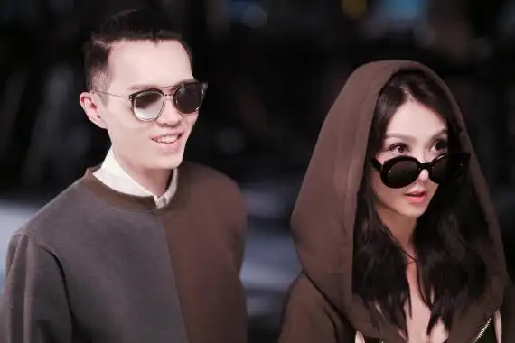 薛凯琪方大同健身房拍mv 即兴表演笑声不断