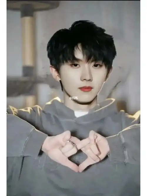 马嘉祺比心  #马嘉祺比爱心的图 #马嘉祺