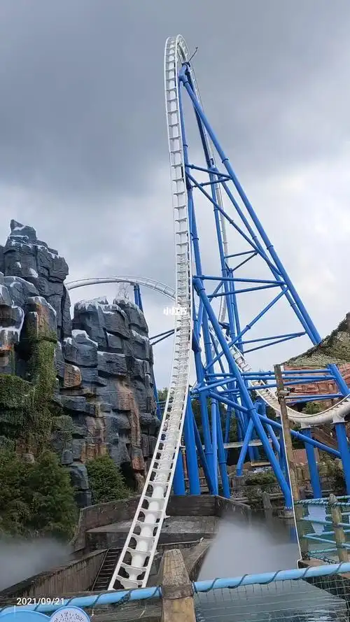 深圳欢乐谷雪域雄鹰过山车