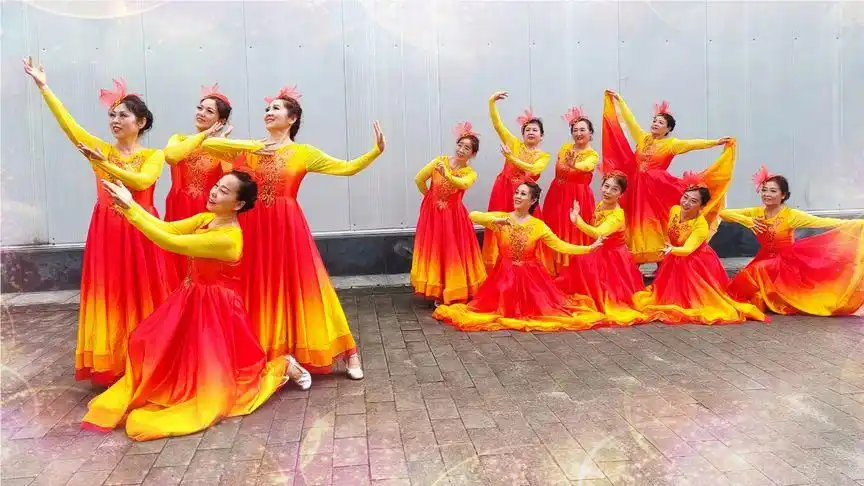 北京美子舞蹈队《不忘初心》12人队形版原创:邓斌