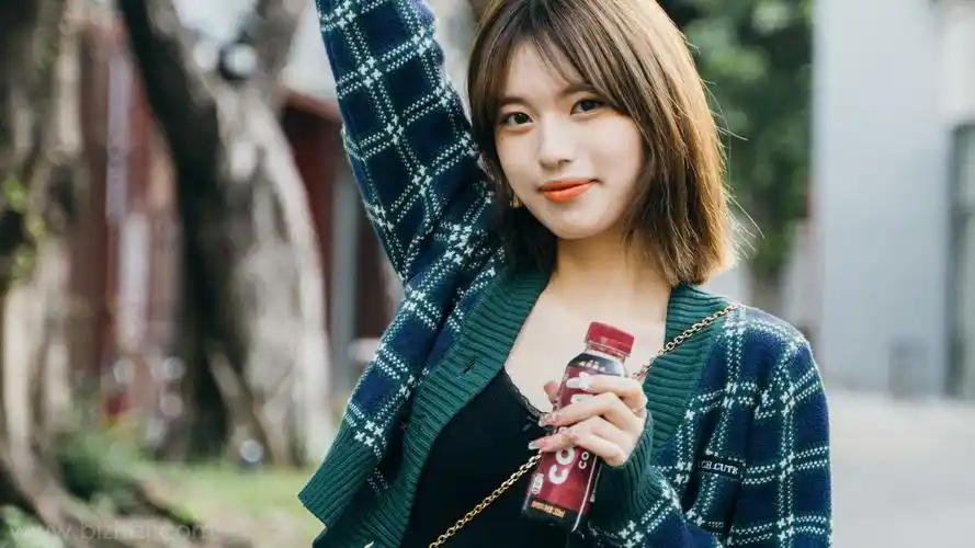 超级好看的壁纸高清女生短发