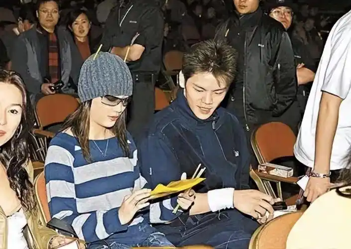 回顾精明的应采儿为何不嫁向佐而选择大16岁家世一般的陈小春