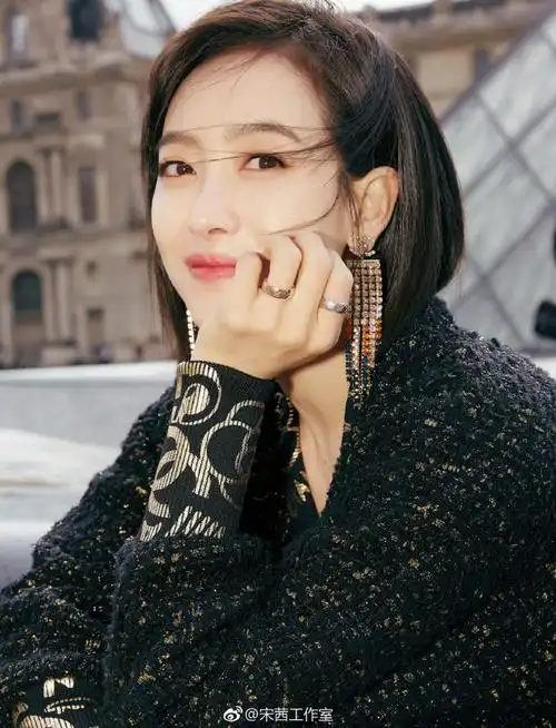 三四十岁剪什么短发减龄,宋茜剪了齐肩波波头时髦减龄,美呆了