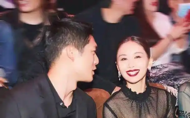 王子文为男友庆生,靠吴永恩怀里小鸟依人,送精致小提琴很暖心_姑姑