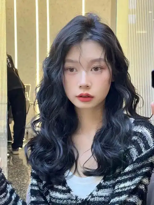 修饰脸型的烫发木马卷