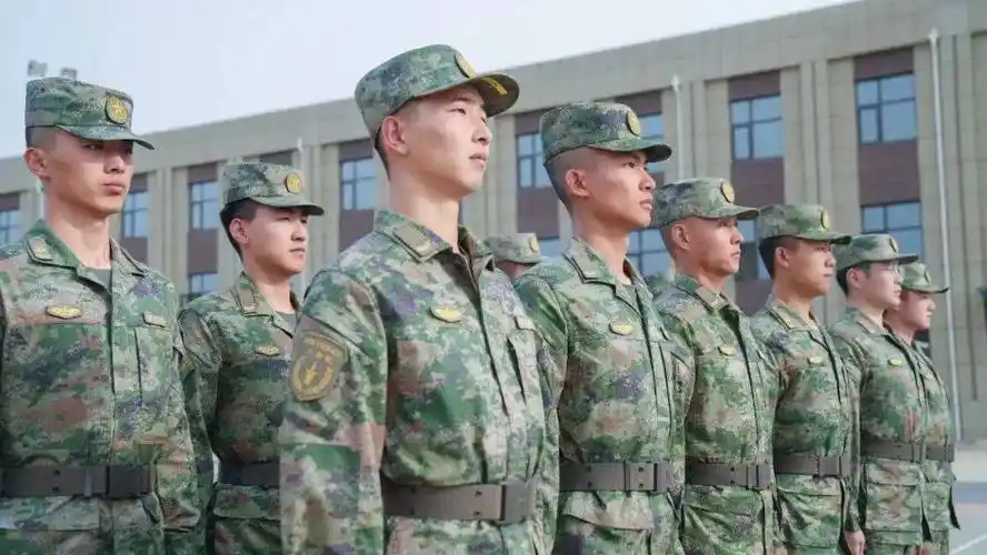 帅呆火箭军换上21式丛林迷彩夏作训服