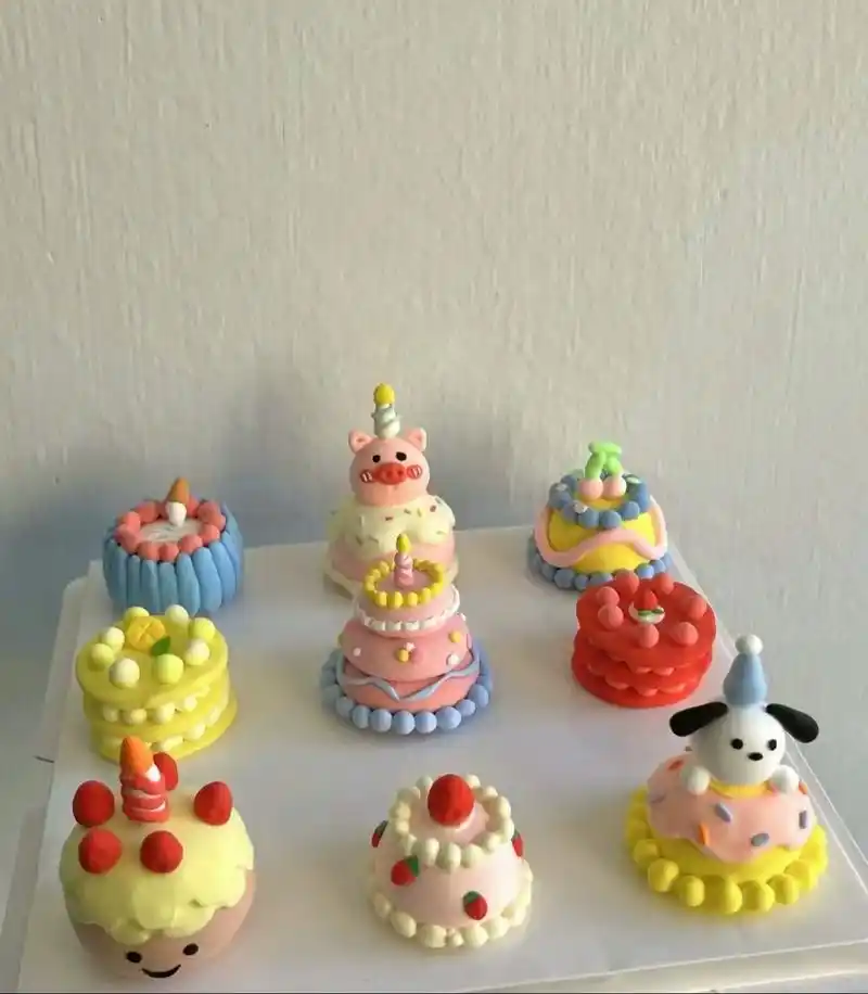 今日课程主题:粘土蛋糕 1,教学目标:运用手工的模式,展现蛋糕的造型