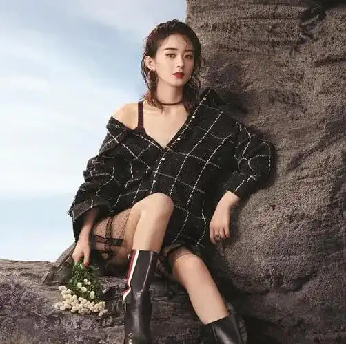 赵丽颖复工首个杂志大片渔网长靴图4