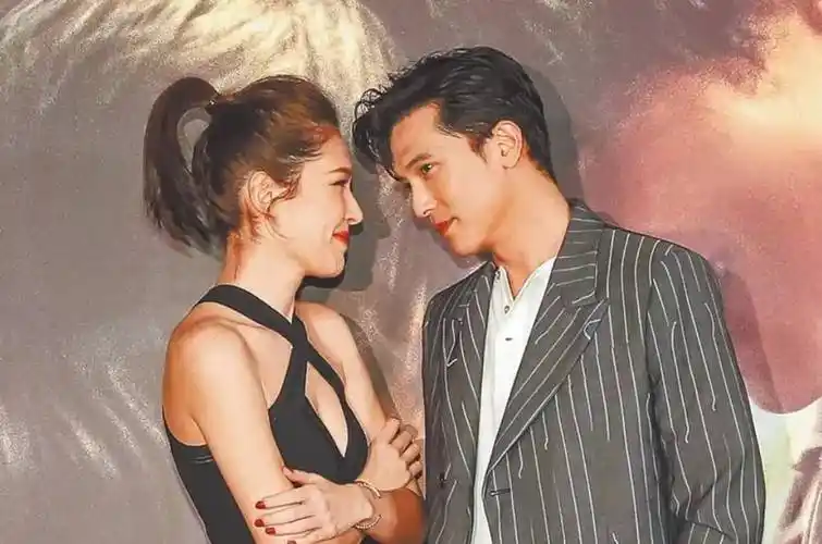 原创邱泽现身活动容光焕发大赞老婆没有缺点婚后半年幸福甜蜜