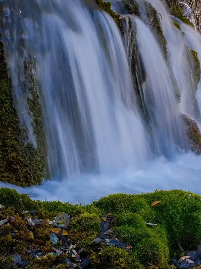 壁纸 风景 旅游 瀑布 山水 桌面 1242_1660 竖版 竖屏 手机