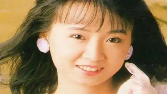 林翠萍经典闽南语金曲《爱情一阵风》歌声婉转动人,听得如痴如醉