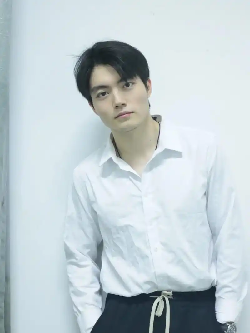 白衬衫 #侧颜 #男大学生 #阳光开朗大男孩 芜湖 - 抖音