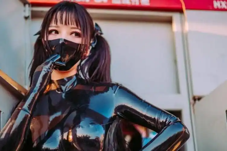 杀戮都市cos,胶衣成漫展亮点,网友:女装大佬都是神仙身材?