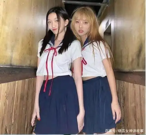 李嫣穿jk水手服气质大变,p图遮挡嘴巴太刻意,还是不自信吗?