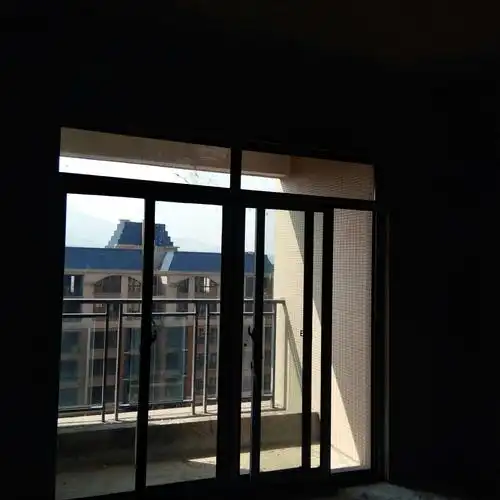 阳台推拉门质量过硬,如果不喜欢这种款式后期可以更换