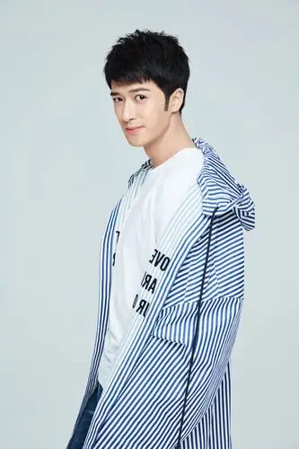 姚奕辰曝新写真简洁清爽男友风十足