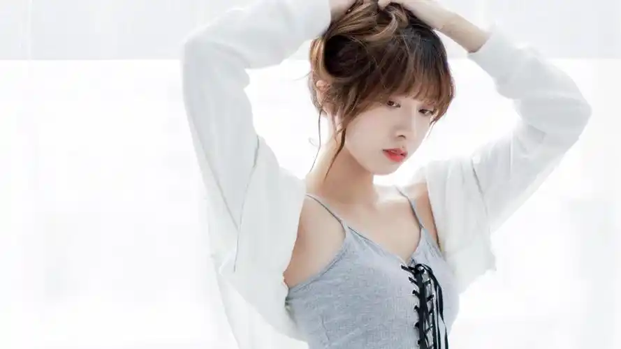 极品白嫩性感美女愿一切安好的唯美图片-美女壁纸 - 壁纸家