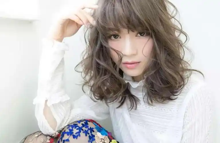 35岁左右的女性想烫发,有什么推荐吗?_发型