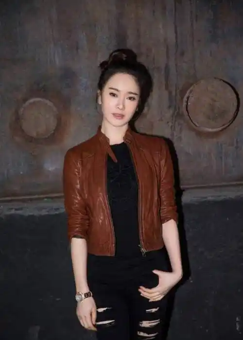 多次获体操冠军,16岁被姜文相中走红,后曝出生活混乱,今成这样_左小青