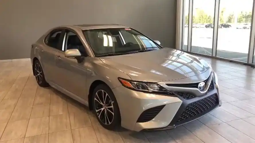 2020款丰田凯美瑞到店实拍了解外观和内饰还想啥本田雅阁