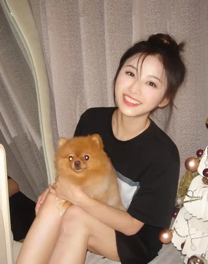 美女学霸爱上男明星,小说照进现实?张翰新女友身份厉害了