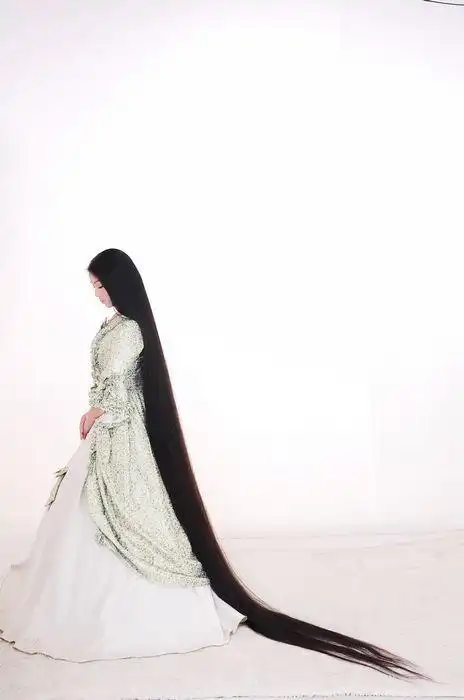 夏爱风长发艺术照先看看夏爱风长发艺术照的最后效果,再和大家分享下