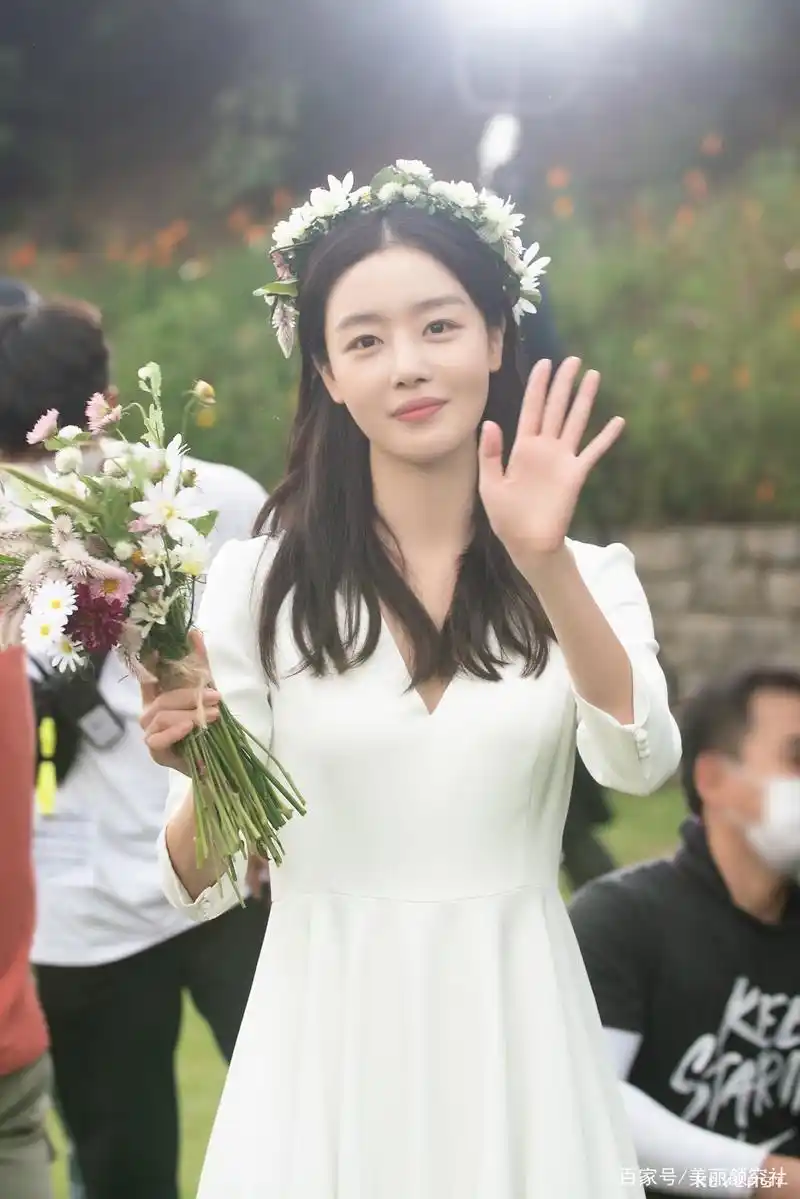 韩善花的牙齿让人出戏,但她脸却能重新引人注意