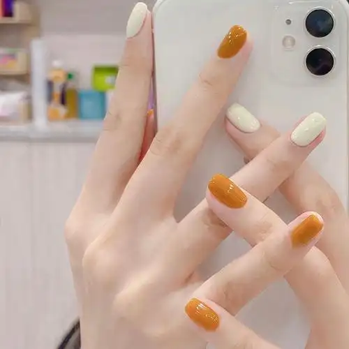 纯色显白美甲图片