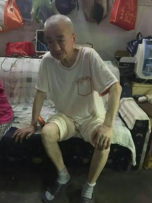 深切缅怀敬爱慈善的父亲