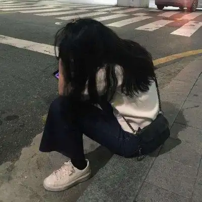 超酷黑暗系女头像